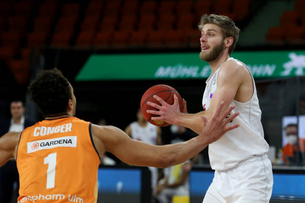 在这场引人 在这场引人